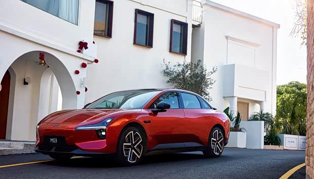 小鹏MONA M03新增车厘子红配色 现款11.98万元起