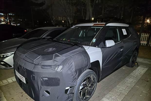 全新现代Bayon谍照曝光 硬朗设计搭混动 预计2026年推出