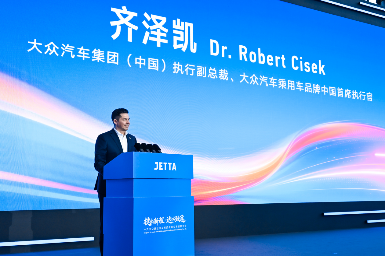 新闻稿齐泽凯照片