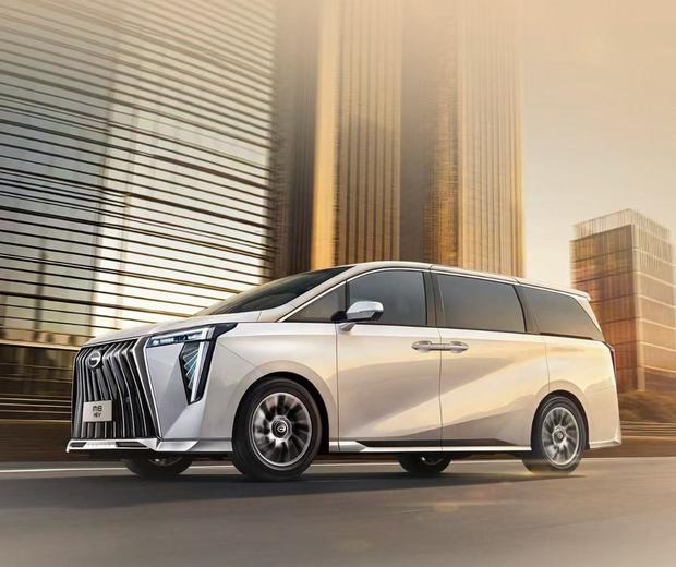 2026款传祺M8 HEV开启预售：醒狮前脸设计，搭载2.0T混动系统