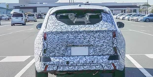 本田全新HR-V谍照曝光：造型方正似揽胜 或推混动版