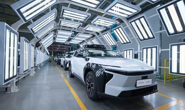 广汽丰田铂智4X Robotaxi量产车型正式下线