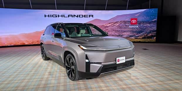 续航超500公里 七座纯电SUV 丰田全新bZ5X亮相