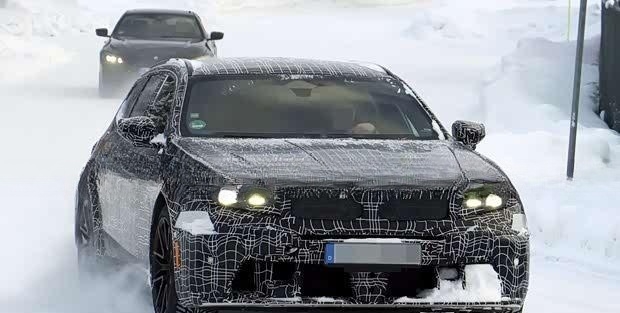 2027年上市！新款宝马M5旅行版谍照首曝，V8插混动力加持