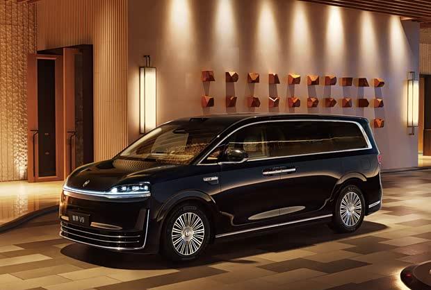 智界V9内饰首曝：三联屏设计抢眼 预计春季上市