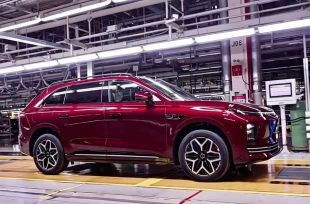 星途EX7首台下线 中大型SUV新选择 双联屏/双动力