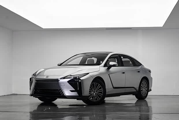 全新雷克萨斯ES预售在即 双动力选择对标德系豪华