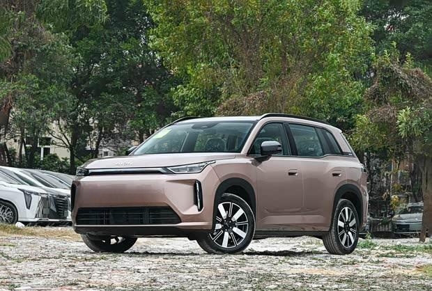 埃安AION i60国民增程版上市 210公里纯电续航售10.28万