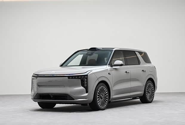 智己LS8即将登场：1.5T增程动力+335km纯电续航，双座布局4月16日上市