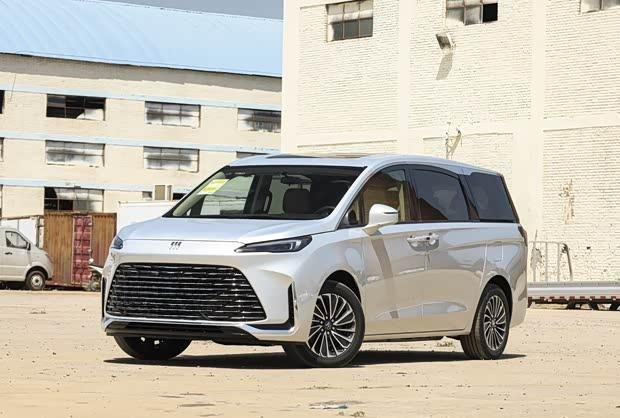 别克GL8陆尚舒适DG版上市 售价22.99万元 纯电续航142公里