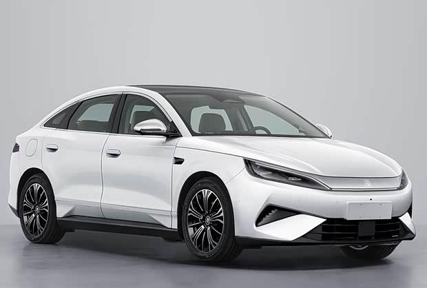 比亚迪秦MAX有望北京车展预售 定位中型轿车