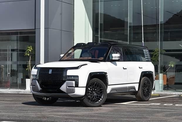 2026款仰望U8上市 售价100.8万元起 易四方技术升级