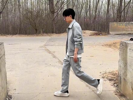 不到2米的路墩加炮弹坑 看看什么车表现最好！
#新阿维塔12上市 #50万内豪华轿车首选