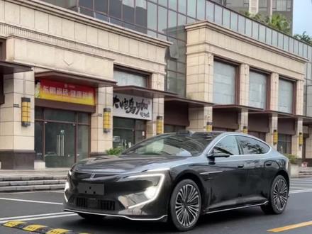 这车过减速带真的太稳了