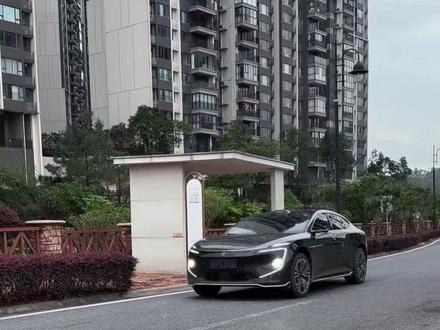 小区拍到看到新款阿维塔12的悬架也稳了吧！很强