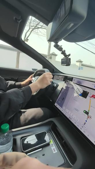 新阿维塔12的辅助驾驶，到底什么水平
#新阿维塔12上市   #50万内豪华轿车首选   #可惜你不开阿维塔12    #磊哥不说车