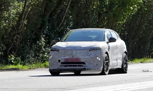 雷诺梅甘娜E-Tech新款谍照：外观微调，续航或迎优化