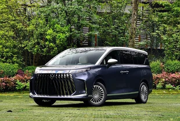 极狐V9即将亮相：中大型SUV新选择，续航超1300km