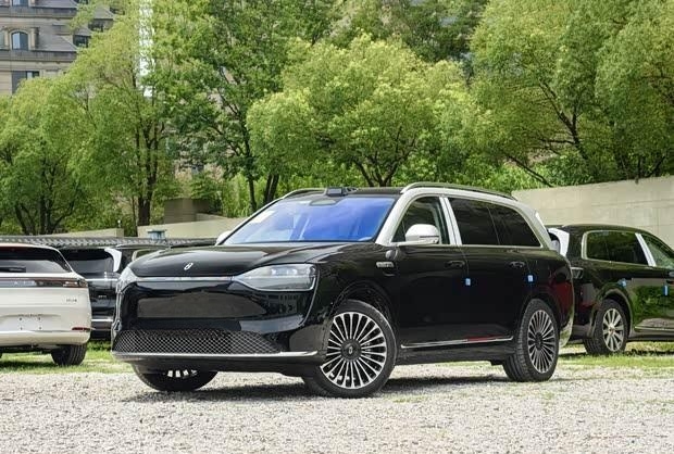 赛力斯新专利：车载隐藏马桶解决高速如厕难题