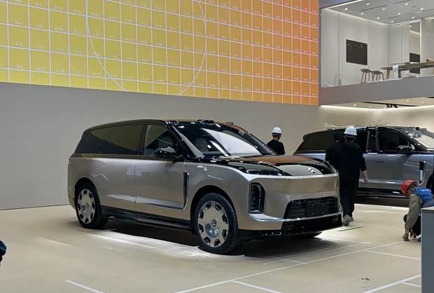 蔚来ES9北京车展首发：租电方案42万起 5月开启交付