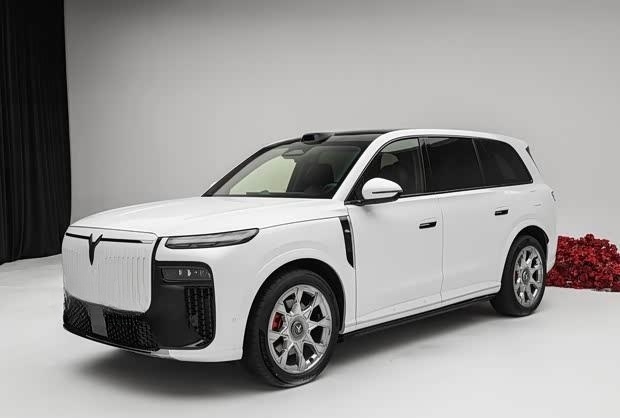 岚图泰山X8开售：30.29万起，搭896线激光雷达与一键成床