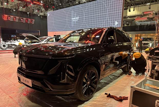 凯迪拉克凯威德亮相2026北京车展：纯电大型SUV旗舰登场