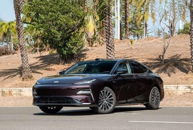 吉利银河星耀8远航版上市：续航超1300km 智能座舱全面升级