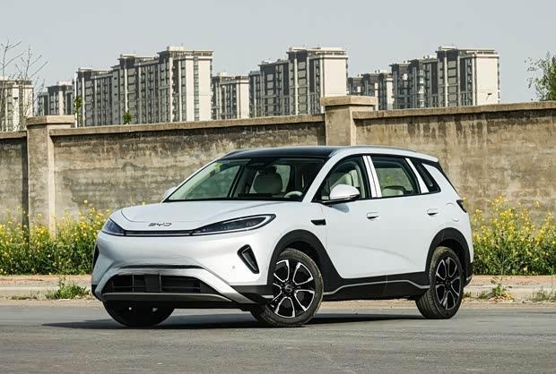 比亚迪海狮05 DM-i实车曝光 搭载26.6kWh电池 纯电续航或超100km