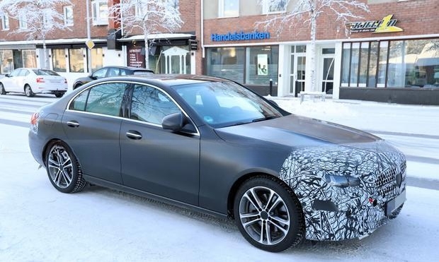 2026年夏季亮相！新款奔驰C级测试车谍照首曝