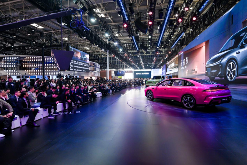 极狐S3北京车展预售：6.48万元起，以“换个角度”重塑纯电家轿价值标杆