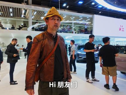 在北京车展红旗带来全新一代红旗H7 #全新红旗H7 #主流必备奋斗时代新名片 #全新一代红旗H7以经典致时代以焕新敬未来 #再造经典红旗H7成为奋斗时代新名片 #首款达成CNCAP五星标准的插混轿车