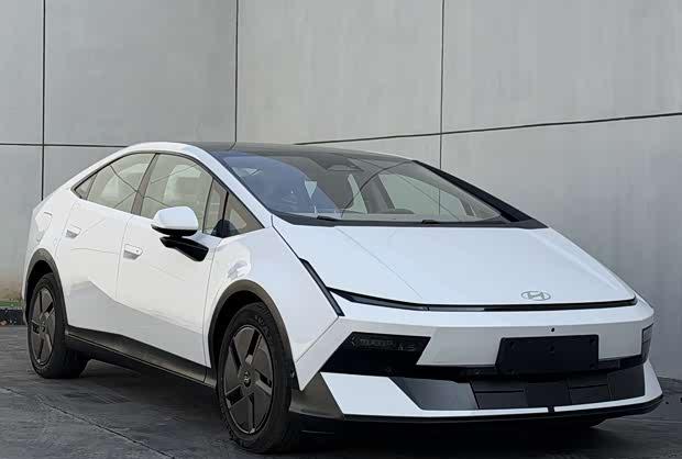 IONIQ V实车图曝光：27英寸4K大屏回归，现代设计再掀个性化风潮