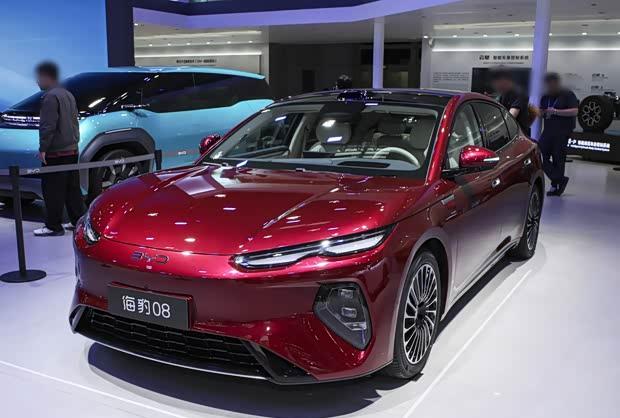 800V平台+905km续航！海豹08才是中大型轿跑卷王？