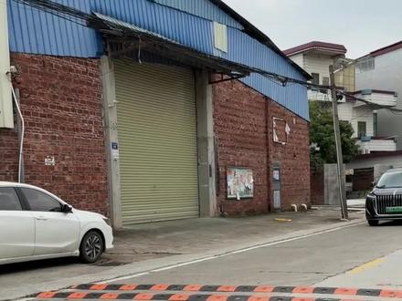 可自行调整——新红旗HQ9这悬挂，有点东西 #阿奇说车 #街道实拍#新红旗HQ9 #顶级悬挂 #MPV