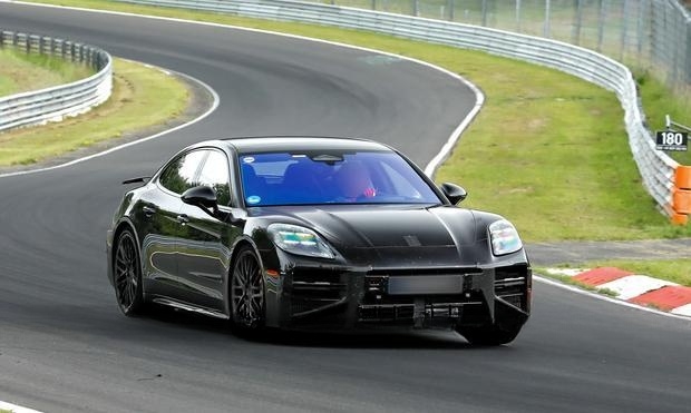 保时捷Panamera GTS谍照：内饰或将全触控化