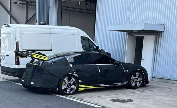 疑似新款小米SU7 Ultra原型车曝光，再战纽北剑指最速量产电动车