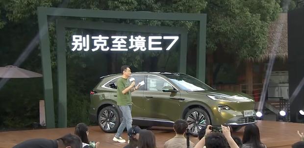 别克至境E7新增“鎏金绿”配色，大五座+1.5T插混来袭