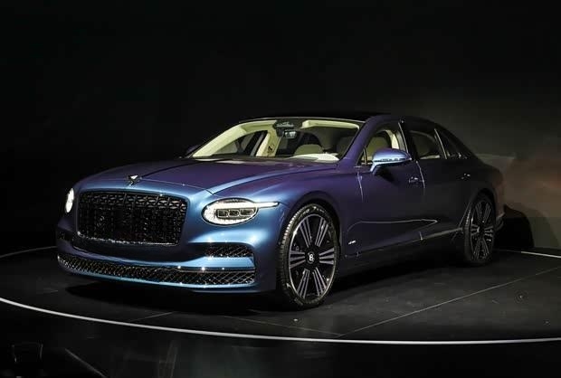 新飞驰焕新上市：320.9万元起，全系标配V8混动系统