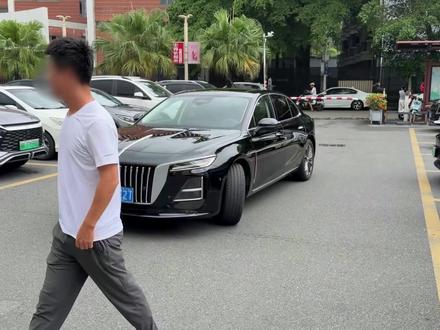 原来离车泊入不再是电车的专属技能 #新红旗H5 #自动泊车 #红旗汽车 #国产豪华轿车 #红旗车主体验