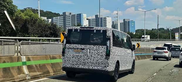 起亚PV7再曝路试谍照，基于PBV平台打造，预计2027年正式推出