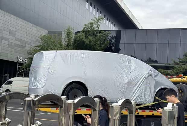 2026成都车展抢先看：理想MEGA焕新登场，后轮转向+四激光雷达加持