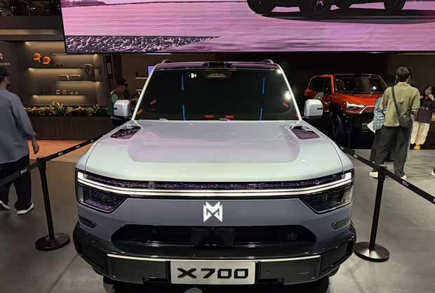 猛士X700成都车展首秀：方盒子造型+轻越野，瞄准泛户外新玩法