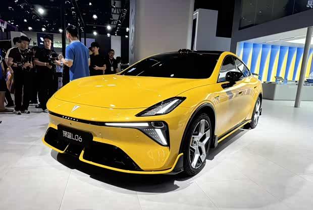 2026成都车展：深蓝L06赛道特别版首秀，竞速套件加持