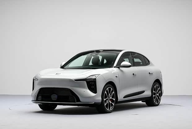 2025款智己LS6上市 售19.79万起 标配全线控底盘 续航达782km