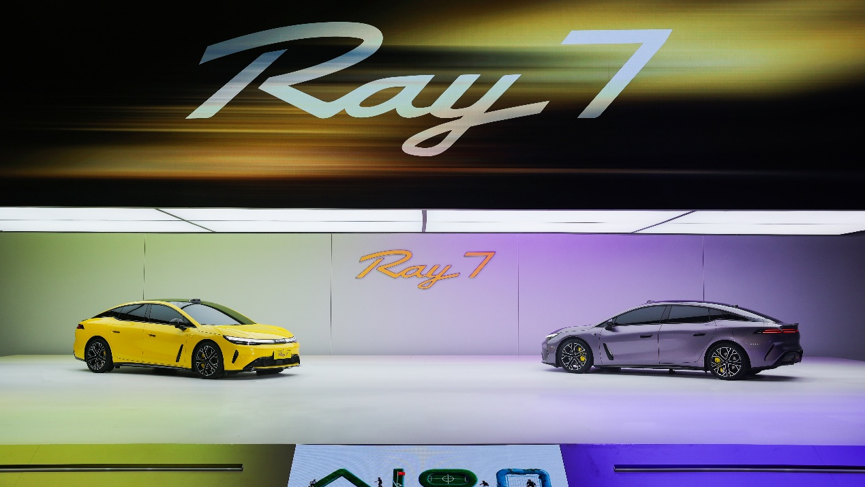 全球首搭华为DriveONE芯片级驱制融合，埃安Ray7松山湖首发亮相